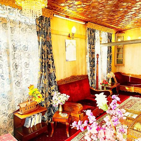 Lake Victoria Houseboats Bed and Breakfast Srīnagar Esterno foto