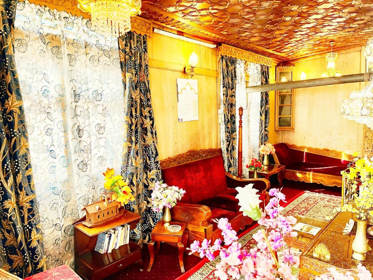 Lake Victoria Houseboats Bed and Breakfast Srīnagar Esterno foto