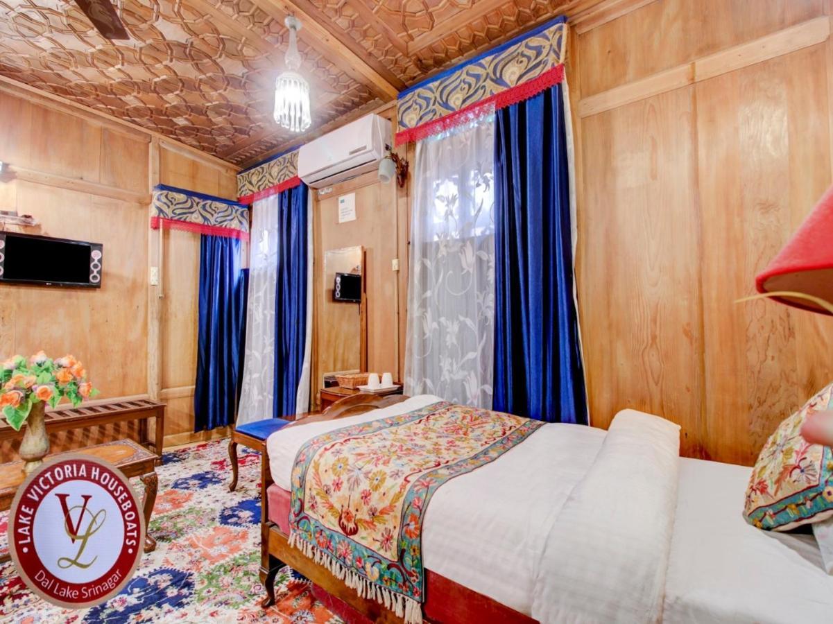 Lake Victoria Houseboats Bed and Breakfast Srīnagar Esterno foto