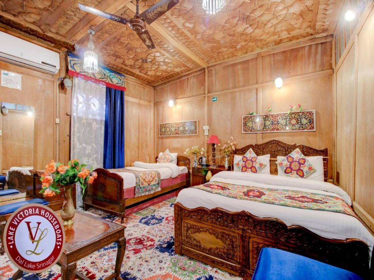 Lake Victoria Houseboats Bed and Breakfast Srīnagar Esterno foto